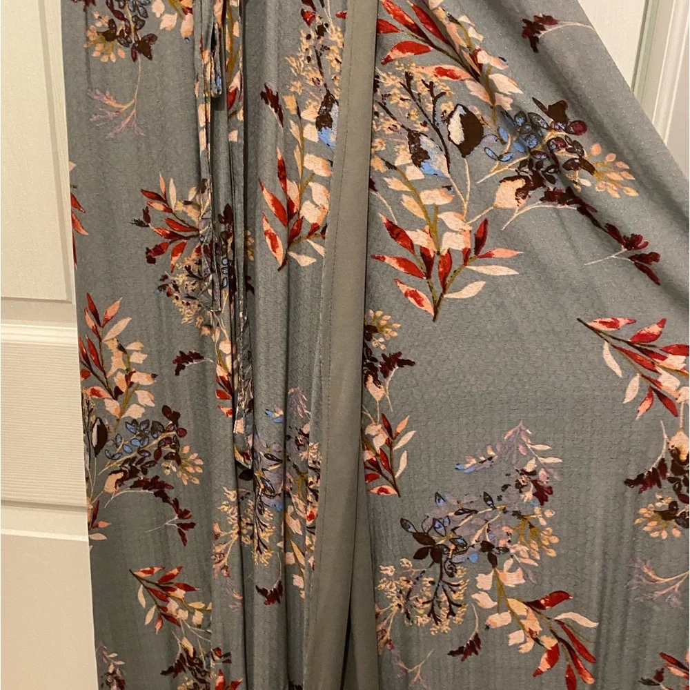 Lulus Maxi Dress Size XS. Grey Floral - Picture 4 of 6